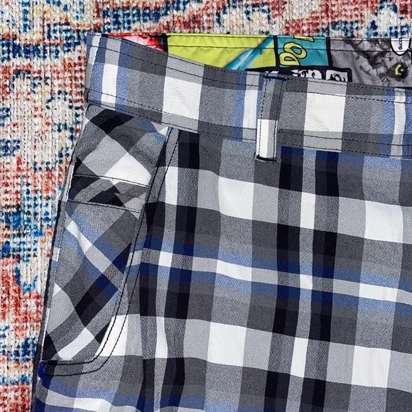Lululemon Men’s Kahuna Black/Blue/White Plaid Shorts SZ 36 - Picture 2 of 4